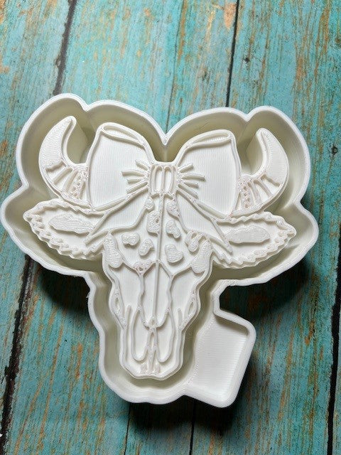 BULLSKULL WITH BOW - Freshie Mold